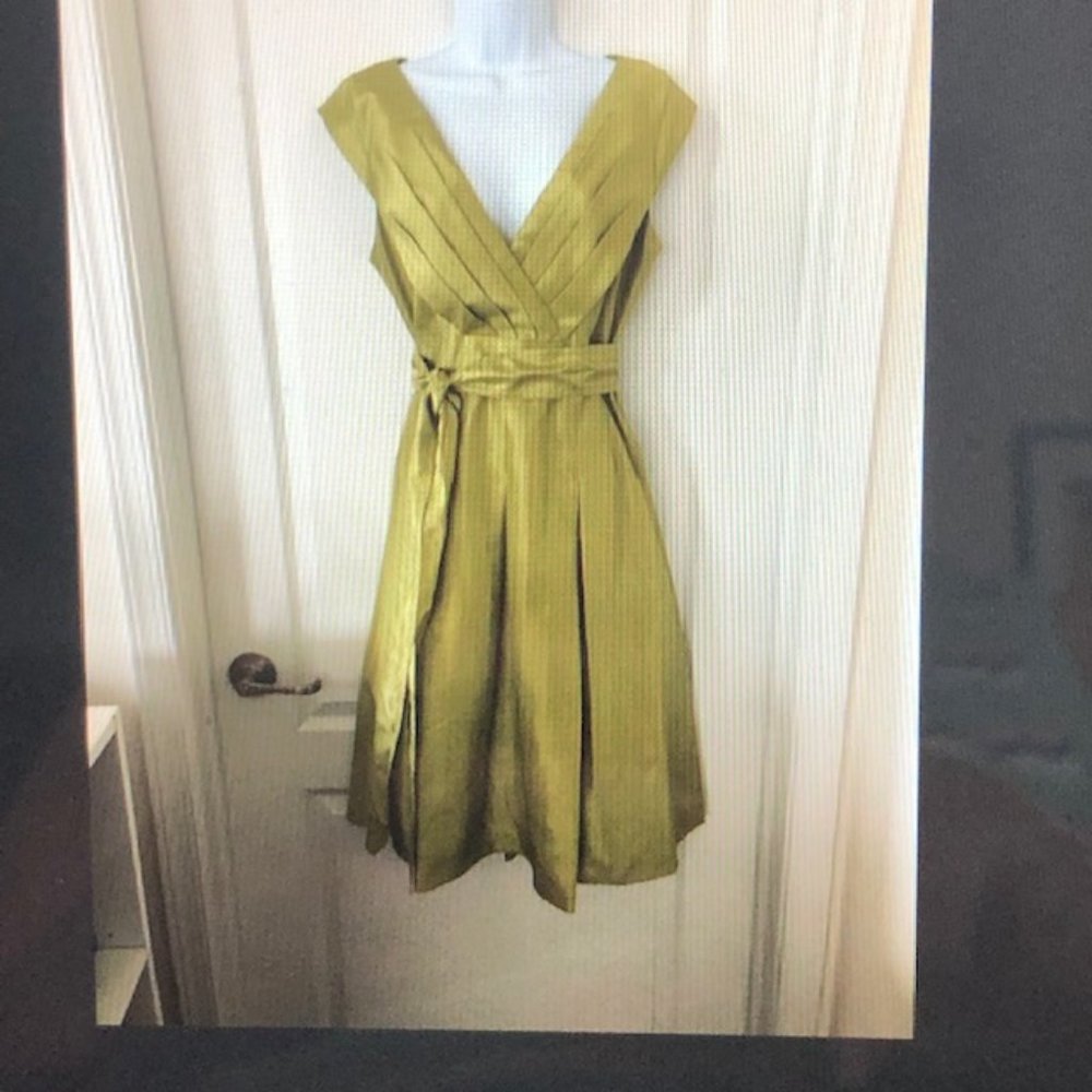 lovely green party dress - deep V-neck, knee length